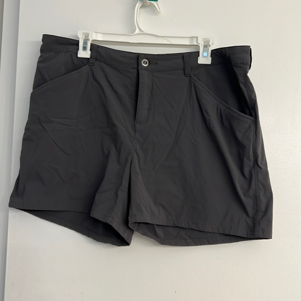 Patagonia Quandary shorts size 16
